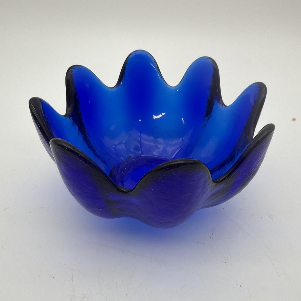 Vintage Blenko Lotus Petal Cobalt Blue  Round   Bowl 5.5" wide 3 1/4"Tall